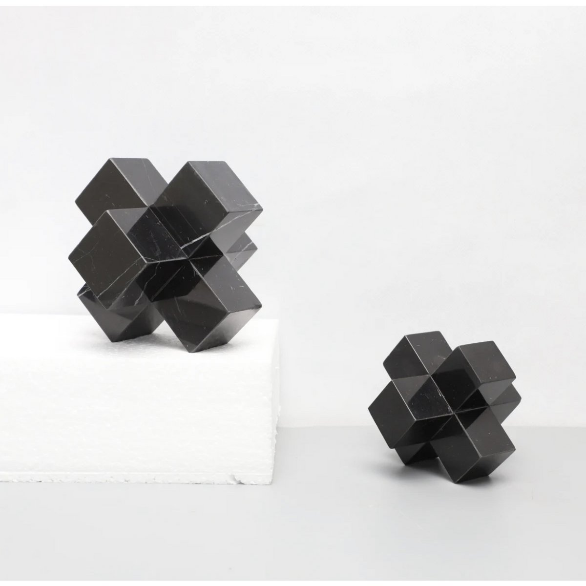 Modern marmeren kruis - Sculptuur