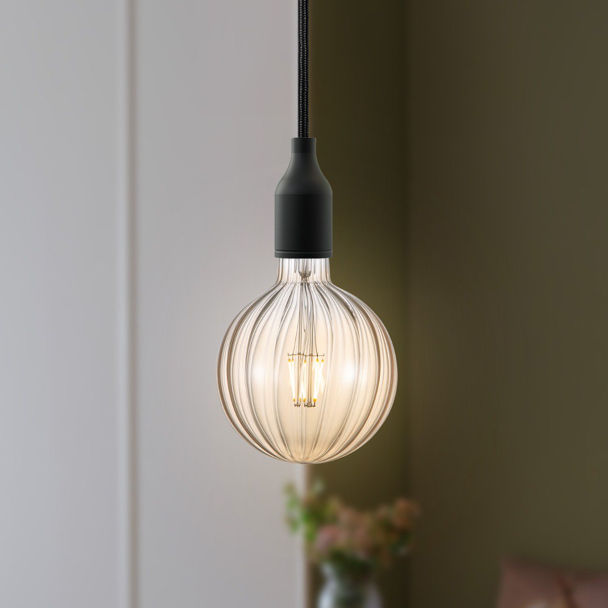 Dimbare LED Globe Amber G125 lamp 4W 400lm 2700K